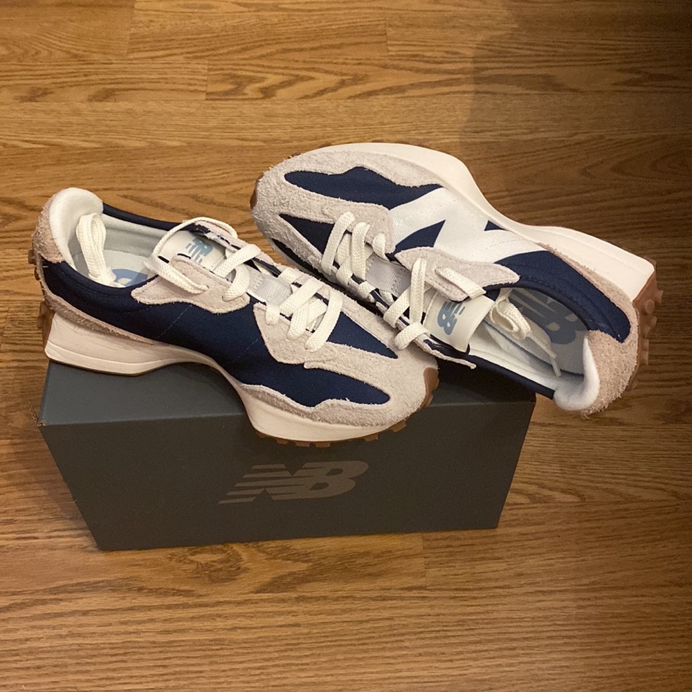 New Balance 327